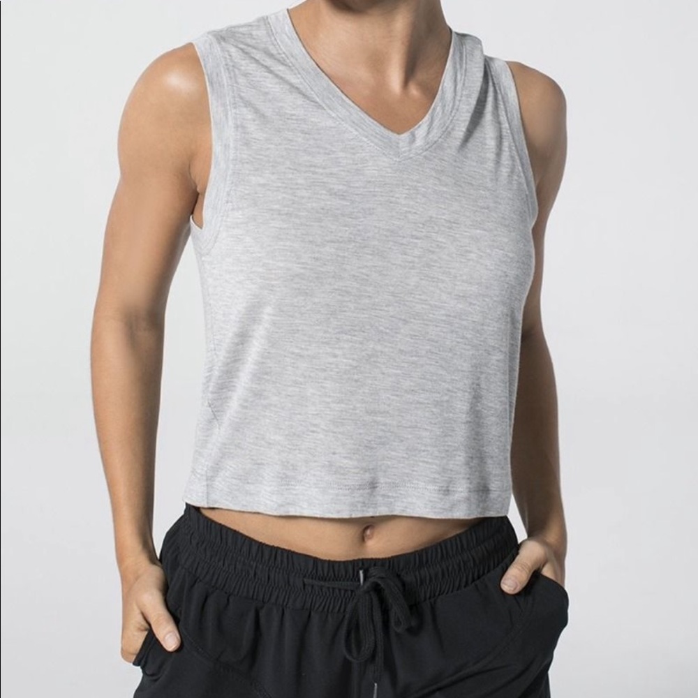 🆕 NWT 9two5fit Miami Hit Crop Tank in Heather Grey